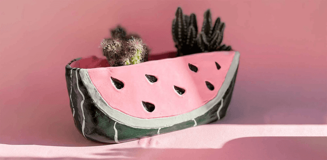 ومن ناحية الطين يمكن أيضا أن تكون العلامة التجارية الكبيرة ؟ خمسة ملايين دولار في المبيعات السنوية !