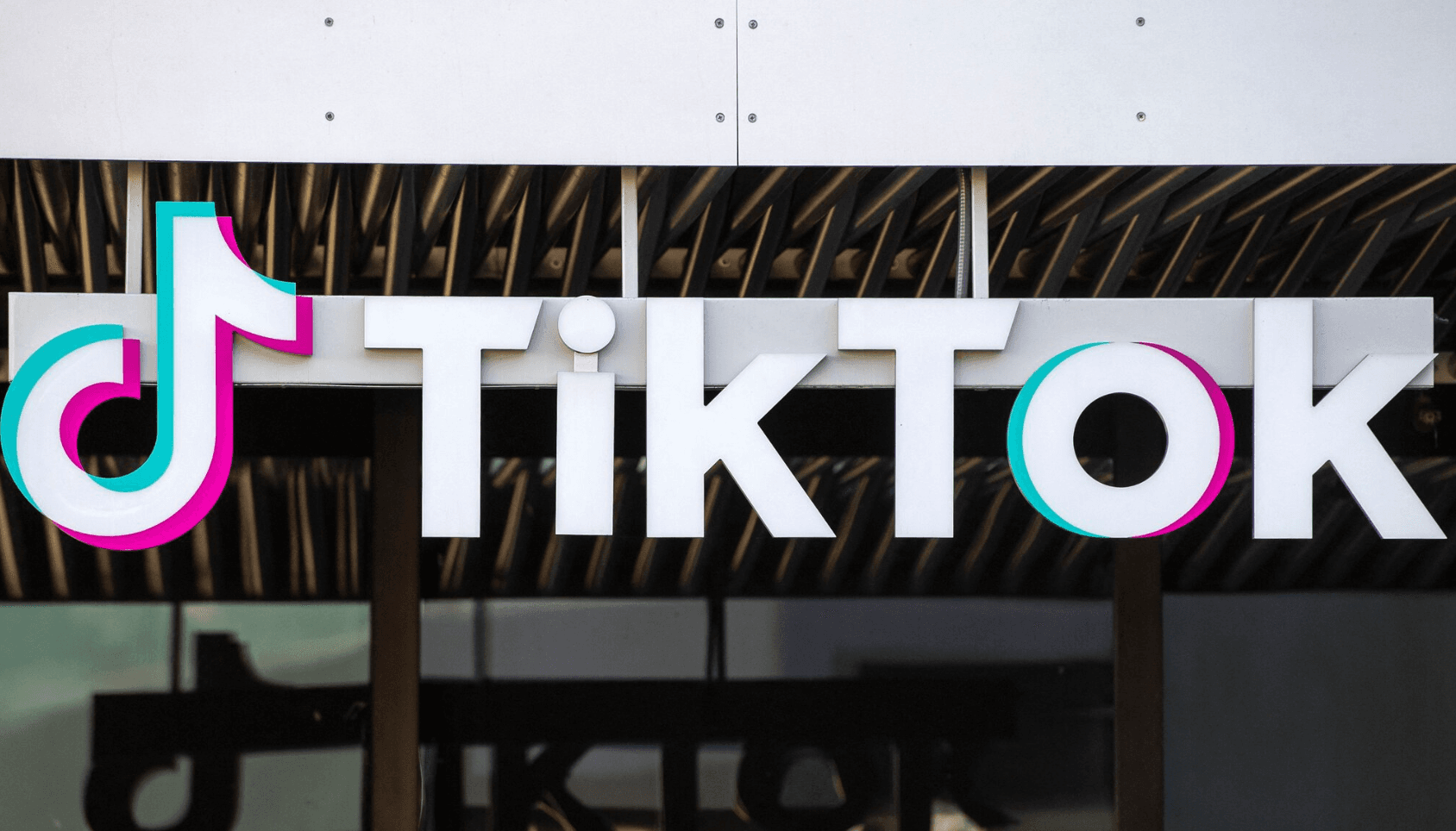 How to download TikTok on an Android phone?  What are the detailed steps?