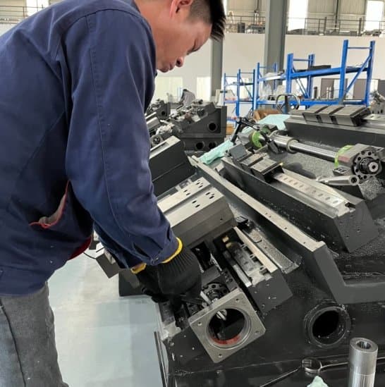 通过海外短视频展示产品生产过程，提升品牌知名度并获取合作订单。