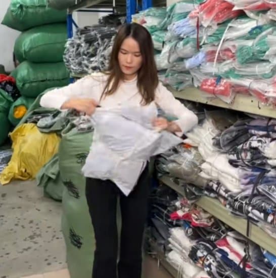 服装厂真实展示业务，留联系方式，优化拍摄和文案互动，提升传播。