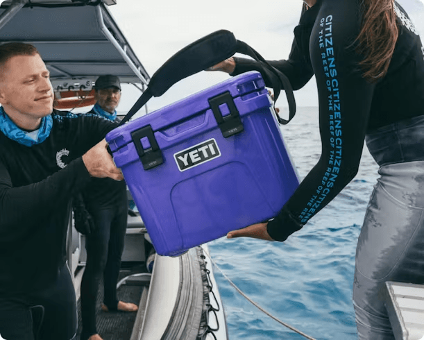 الإيرادات السنوية 1.83 بليون دولار ، في الهواء الطلق العلامة التجارية مستقرة " عقد " المستهلكين